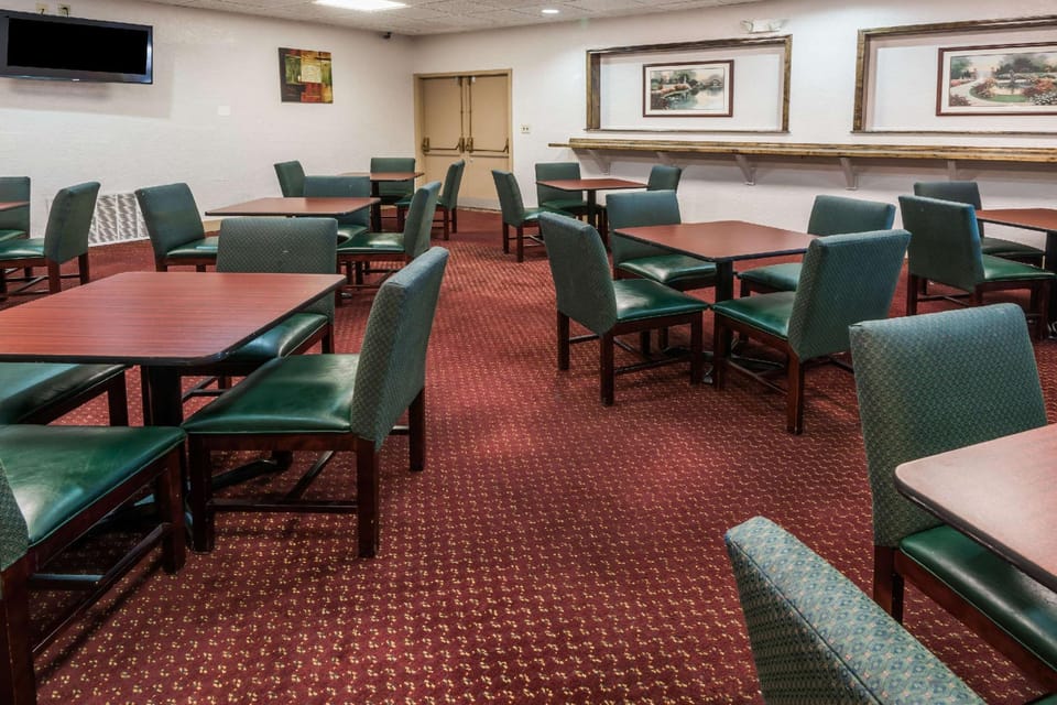 Days Inn by Wyndham Columbus North Hotel in Ohio