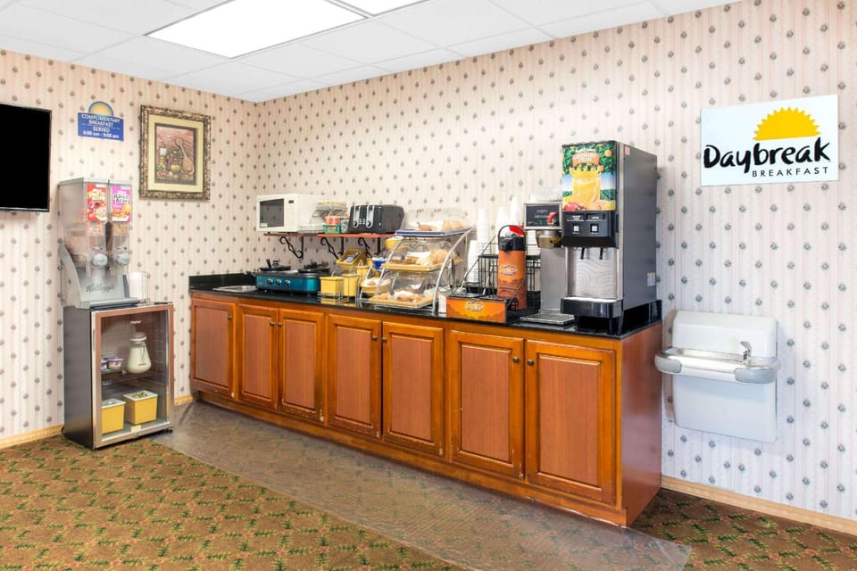 Days Inn by Wyndham Sullivan Hotel in Indiana
