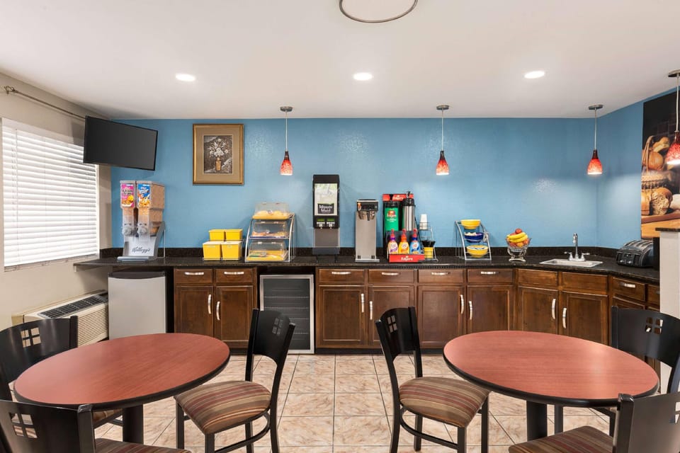 Days Inn by Wyndham Demopolis Hotel in Alabama