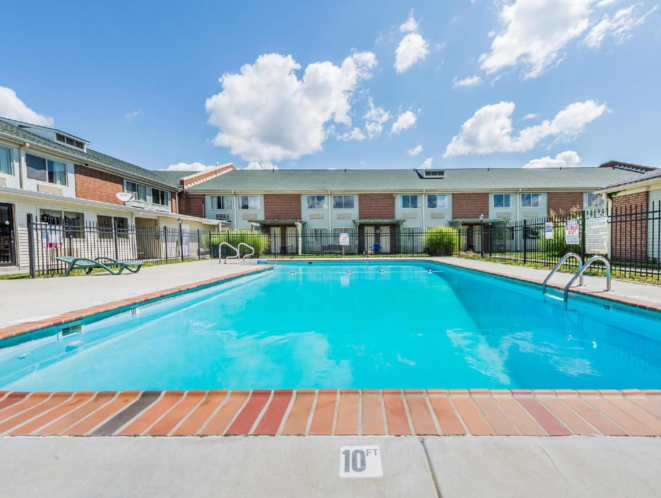 Days Inn by Wyndham Columbus IN Hotel in Columbus