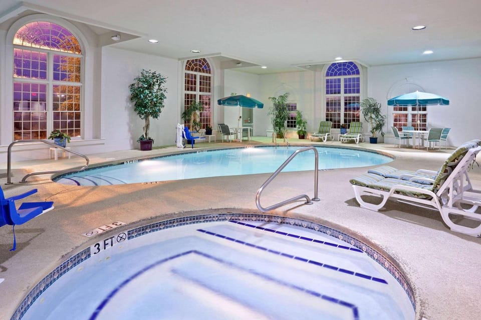 La Quinta Inn & Suites by Wyndham Cleveland Macedonia Hotel in Ohio
