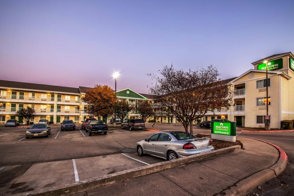 HomeTowne Studios Austin Hotel in Cedar Park