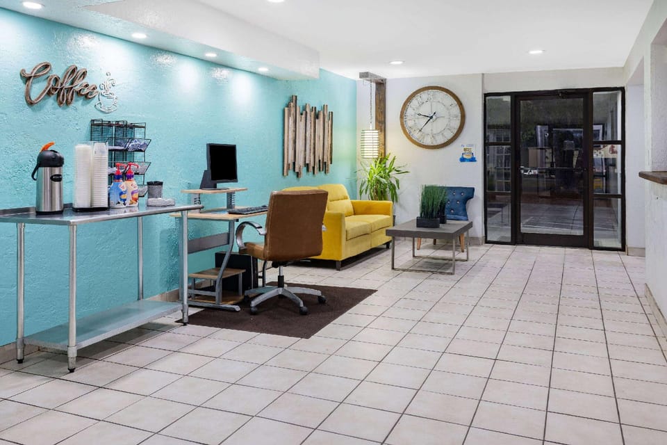 Days Inn by Wyndham Raleigh Glenwood-Crabtree Hotel in Raleigh