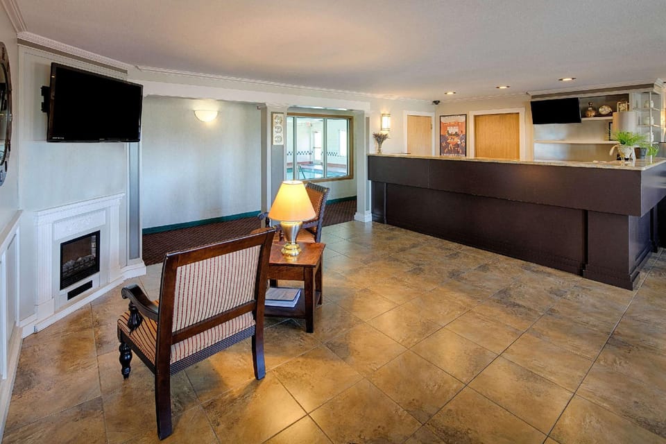 Red Lion Inn & Suites Sequim Hotel in Sequim
