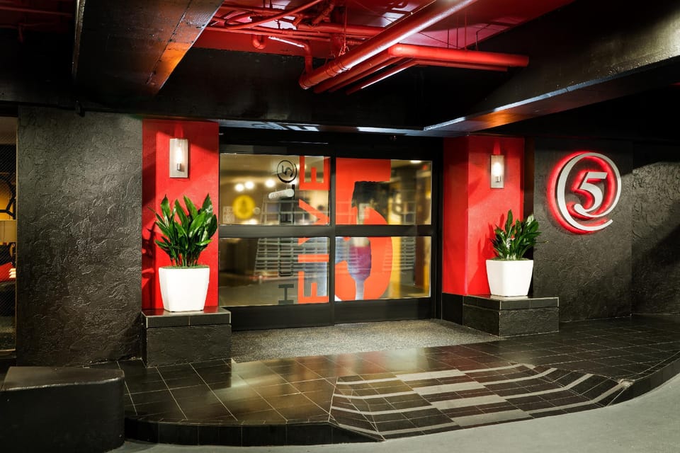 Staypineapple, Hotel FIVE, Downtown Seattle Hotel in Belltown