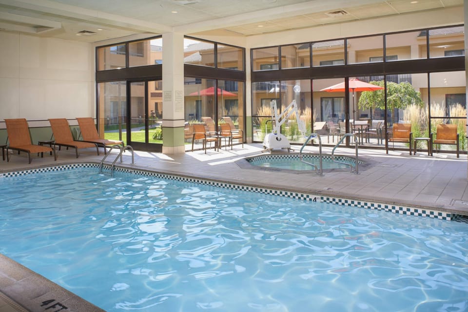 Courtyard by Marriott Detroit Warren Hotel in Warren