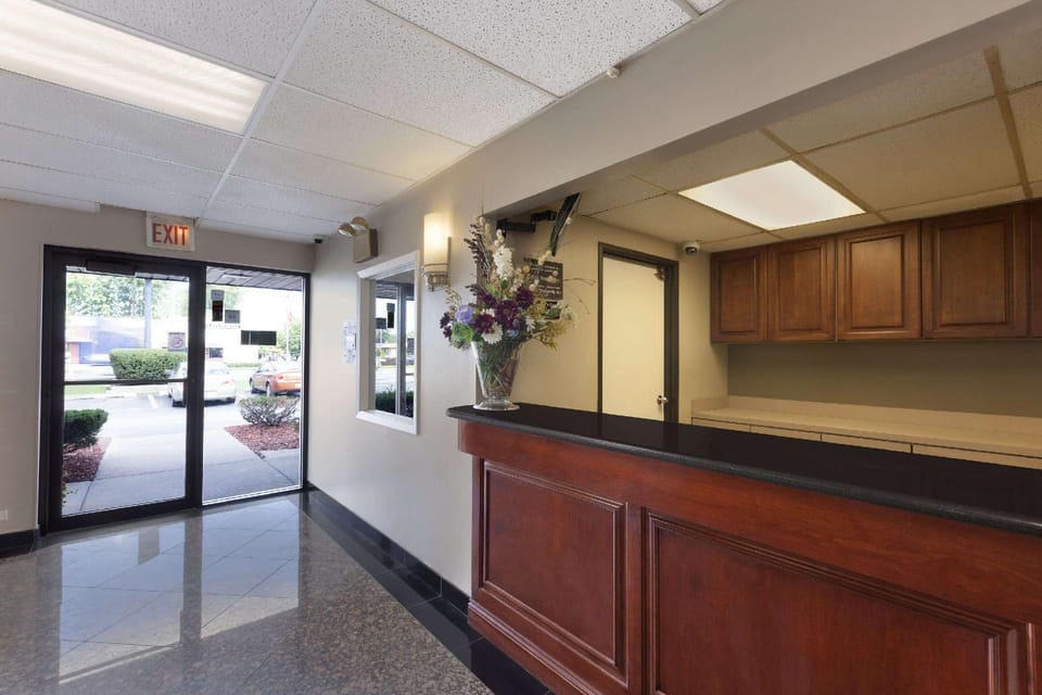 Super 8 By Wyndham Bridgeview/Chicago Area Hotel in Chicago