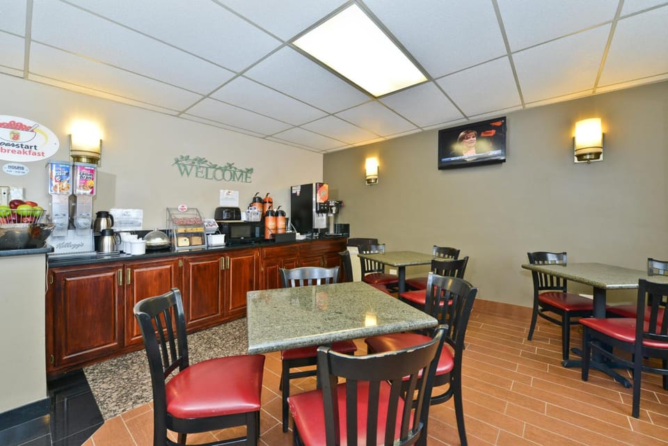 Super 8 By Wyndham Bridgeview/Chicago Area Hotel in Chicago