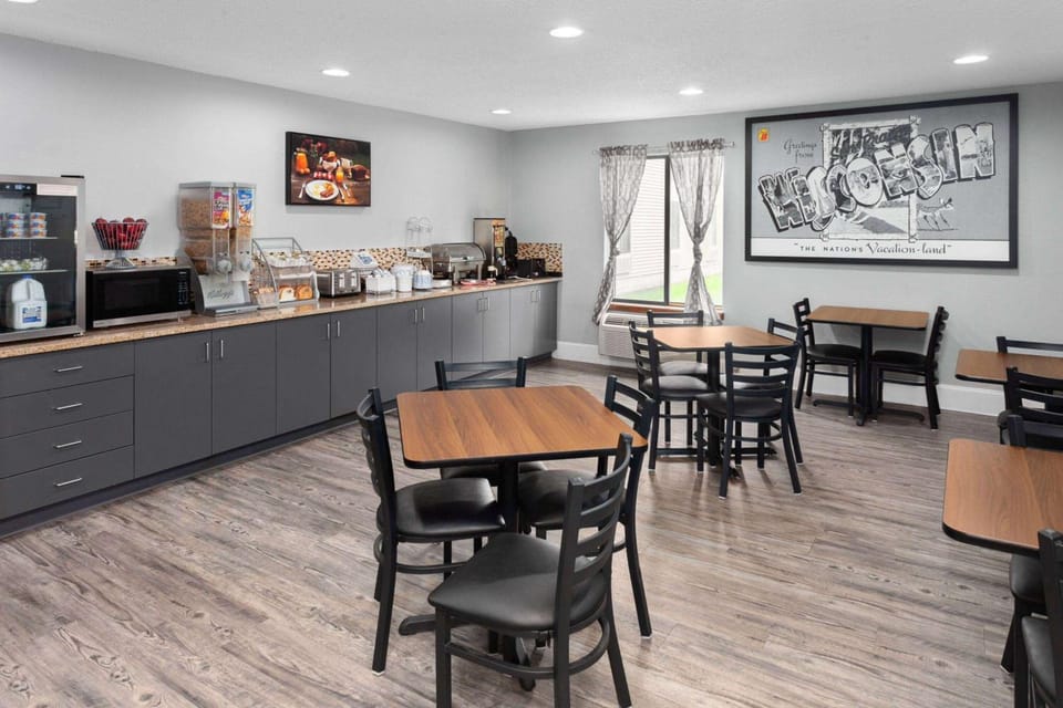 Super 8 By Wyndham Sun Prairie/Madison E Hotel in Wisconsin