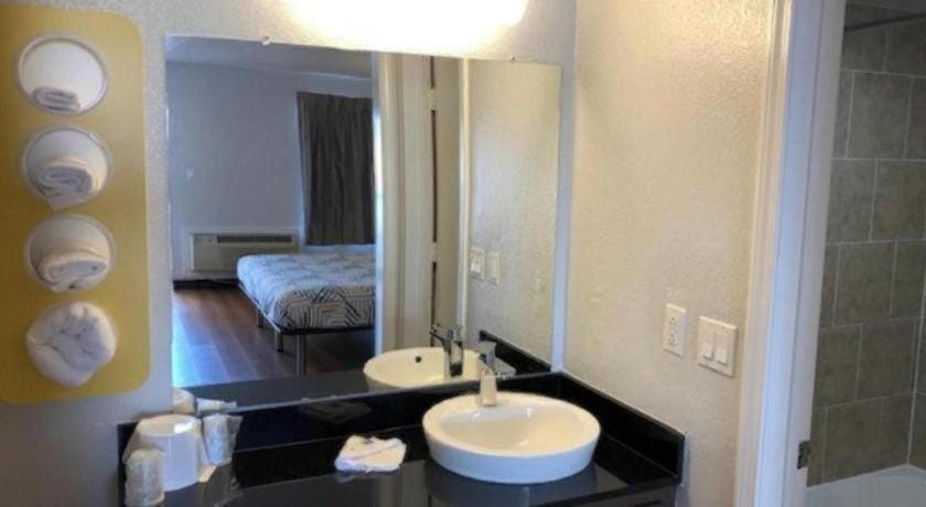 Motel 6 Paris, TX Hotel in Paris