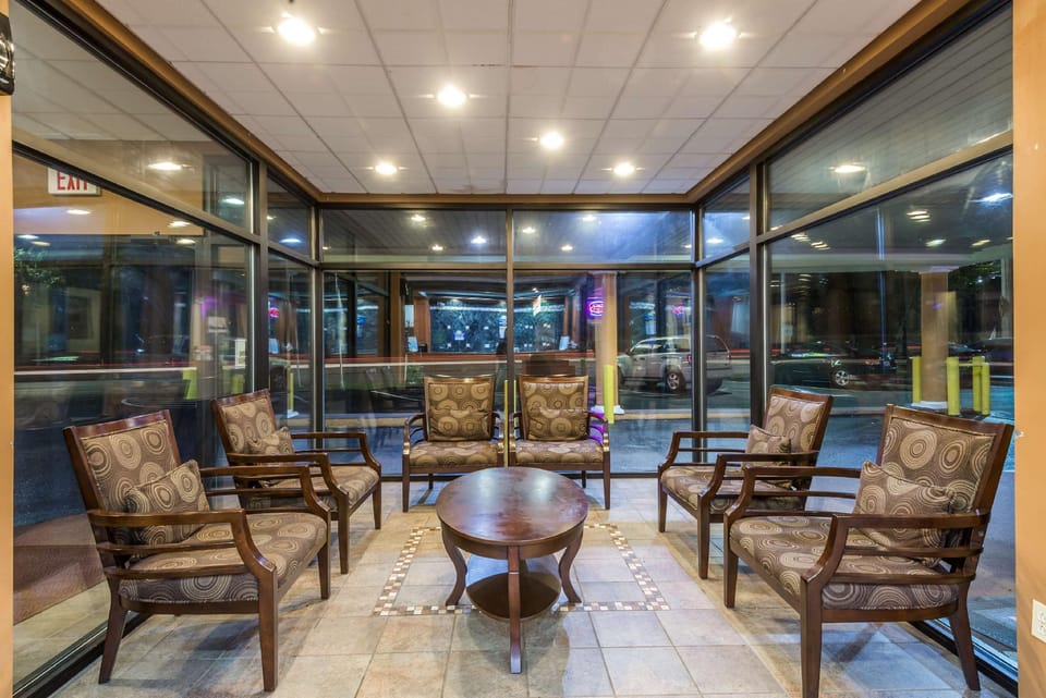 Days Inn by Wyndham Pittsburgh Hotel in Pittsburgh