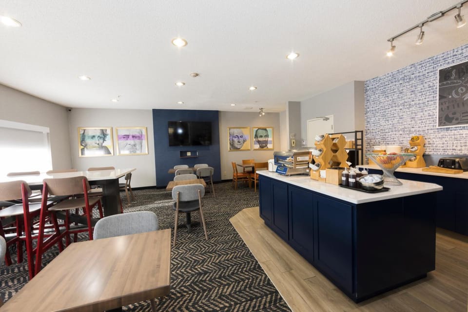 AmericInn by Wyndham Duluth Hotel in Duluth