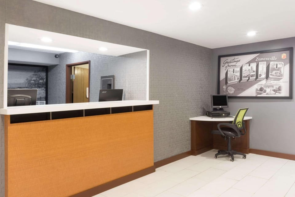 Super 8 By Wyndham Zanesville Hotel in Zanesville