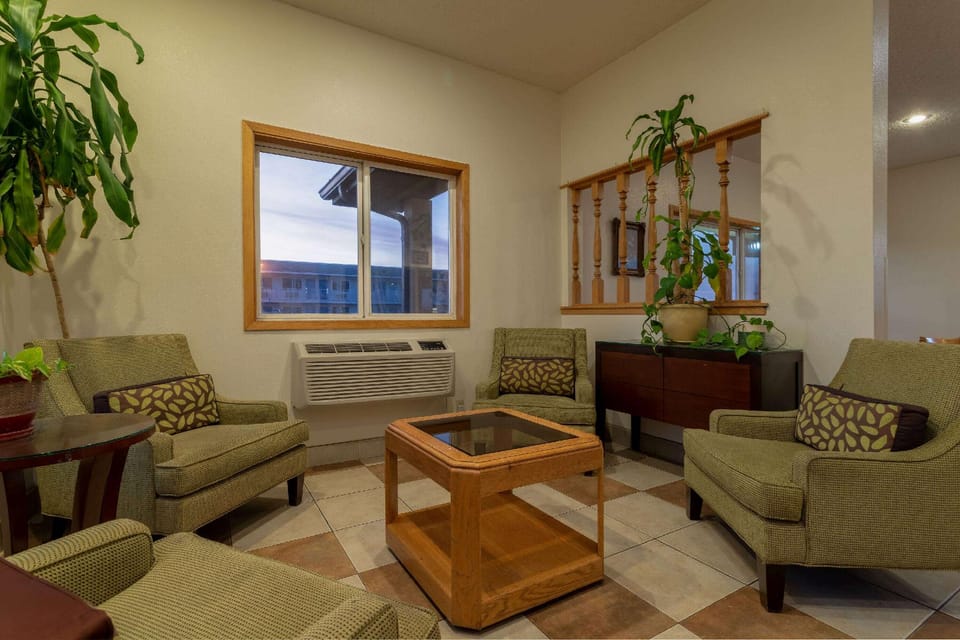 Super 8 By Wyndham Pendleton Hotel in Pendleton
