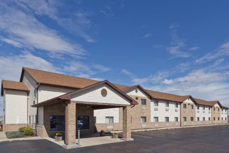Super 8 By Wyndham Rochelle Hotel in Illinois