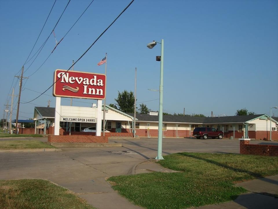 Nevada Inn Motel in Ozark Mountains