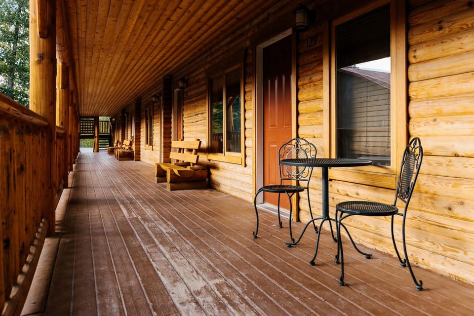 Pocahontas Cabins Lodge in Alberta