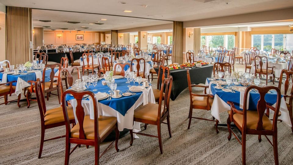 Red Jacket Mountain View Hotel Resort in North Conway