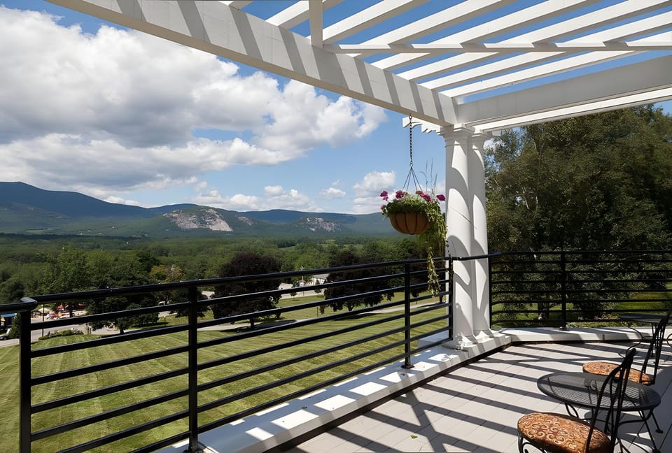 Red Jacket Mountain View Hotel Resort in North Conway