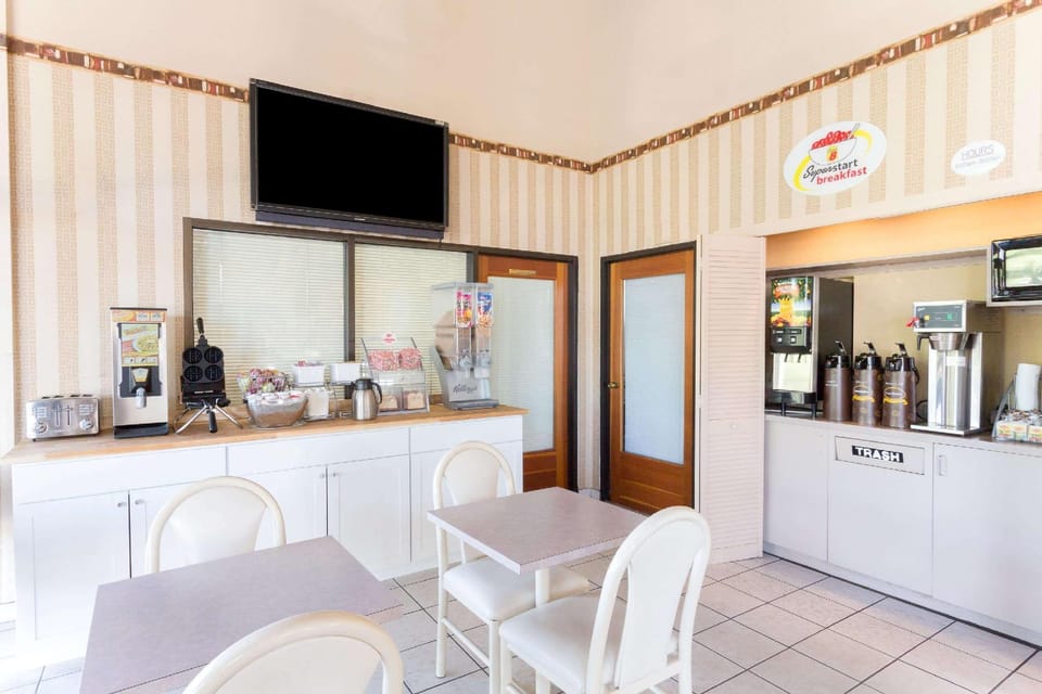 Super 8 By Wyndham Riviera Beach West Palm Beach Hotel in Riviera Beach