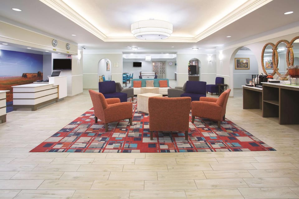 La Quinta Inn & Suites by Wyndham Gallup Hotel in Gallup