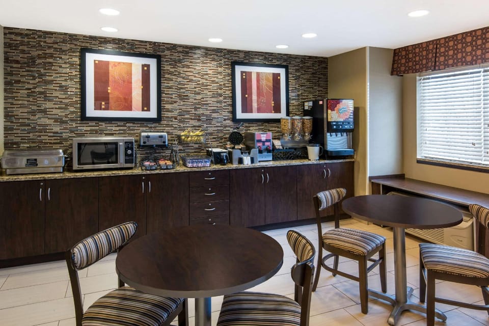 Microtel Inn & Suites by Wyndham North Canton Hotel in Ohio