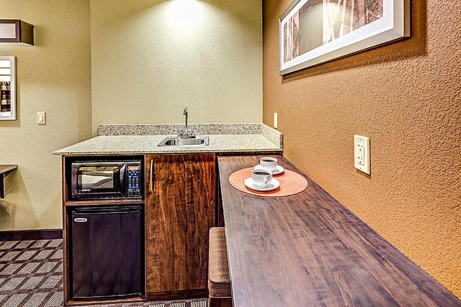 Microtel Inn & Suites by Wyndham North Canton Hotel in Ohio