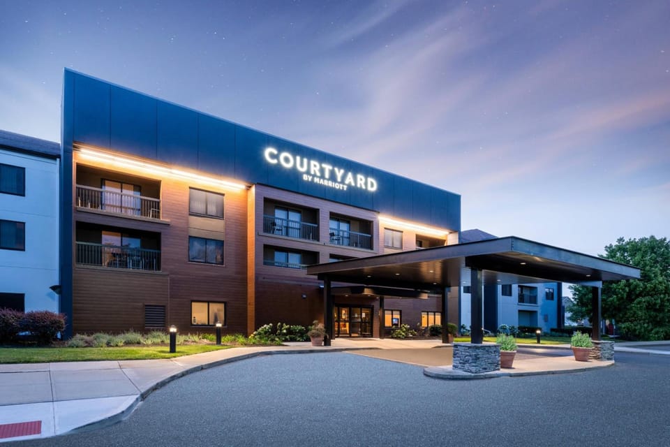 Courtyard by Marriott Columbus Airport Hotel in Northeast Columbus