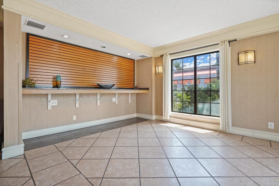La Quinta Inn by Wyndham Costa Mesa / Newport Beach Hotel in Fountain Valley