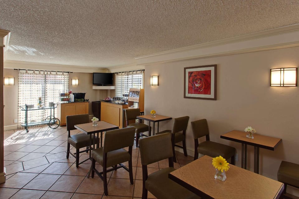 La Quinta Inn by Wyndham Costa Mesa / Newport Beach Hotel in Fountain Valley