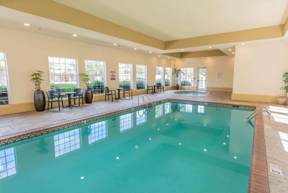 La Quinta Inn & Suites by Wyndham Bentonville Hotel in Rogers