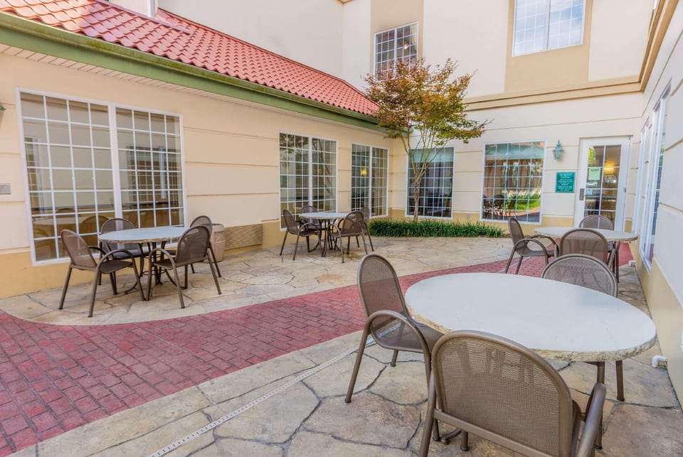 La Quinta Inn & Suites by Wyndham Bentonville Hotel in Rogers