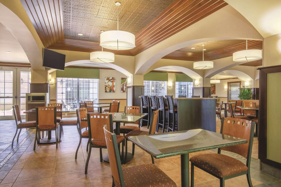 La Quinta Inn & Suites by Wyndham Bentonville Hotel in Rogers