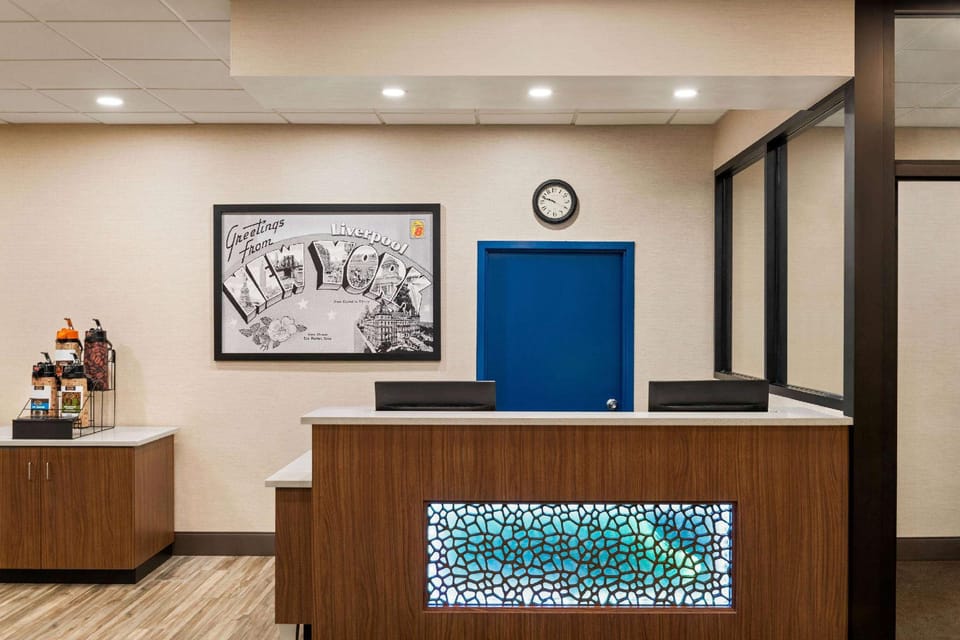 Super 8 By Wyndham Liverpool/Syracuse North Airport Hotel in New York