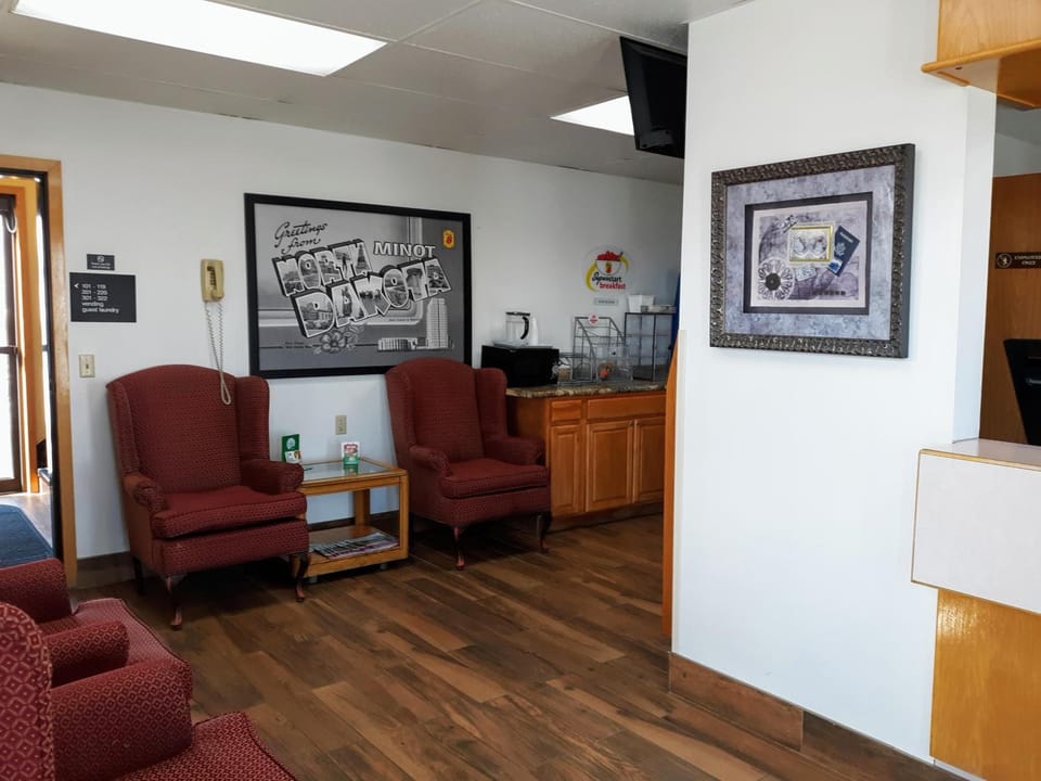 Super 8 By Wyndham Minot Airport Hotel in Minot