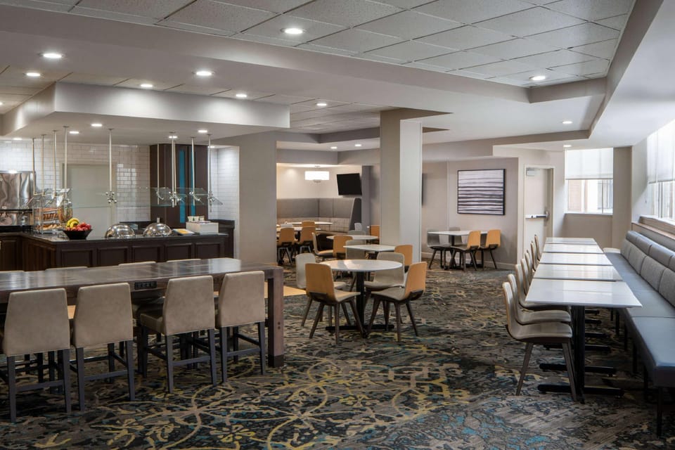 Sonesta ES Suites New Orleans Convention Center Hotel in Warehouse District