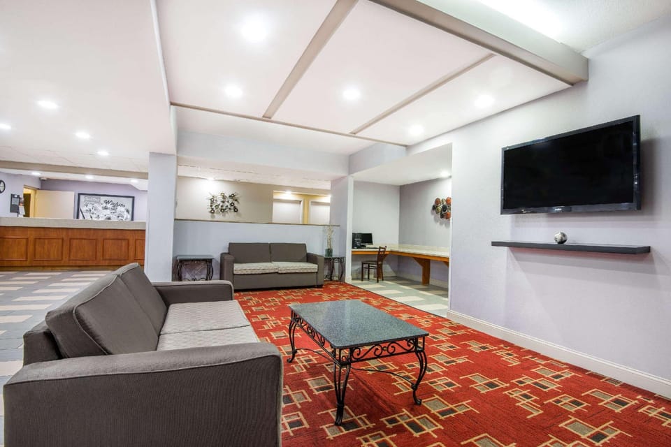 Super 8 By Wyndham Wichita South Hotel in Wichita