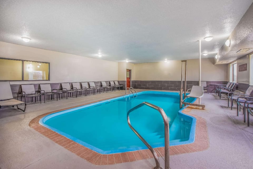 La Quinta Inn & Suites by Wyndham Fairborn Wright-Patterson Hotel in Fairborn