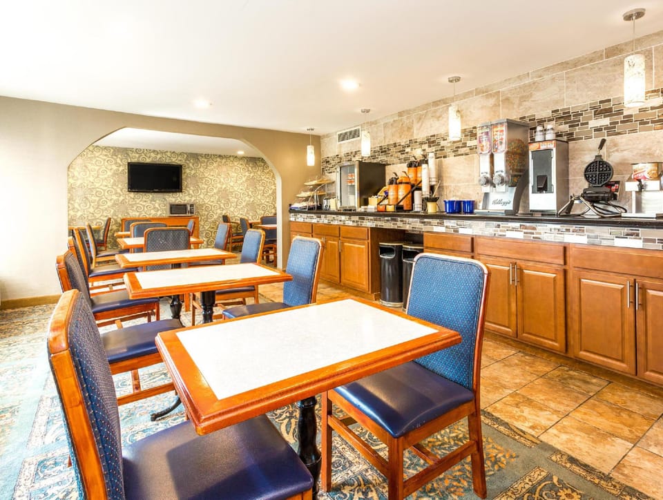 Days Inn by Wyndham Florence Cincinnati Area Hotel in Florence