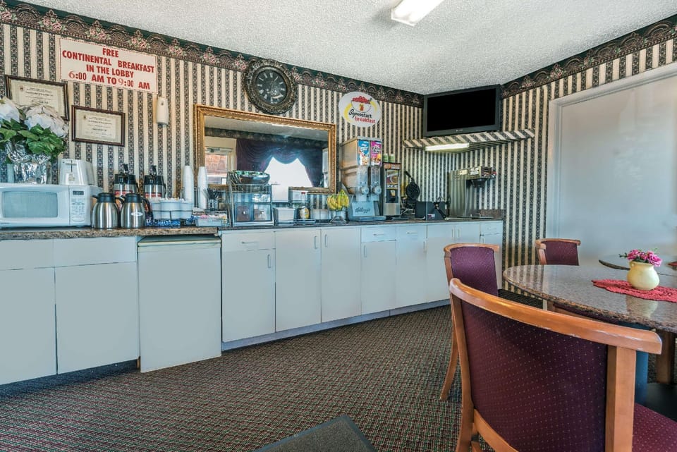 Super 8 By Wyndham Eastland Hotel in Texas