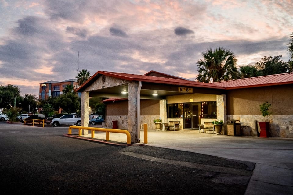 Family Garden Inn & Suites Hotel in Laredo