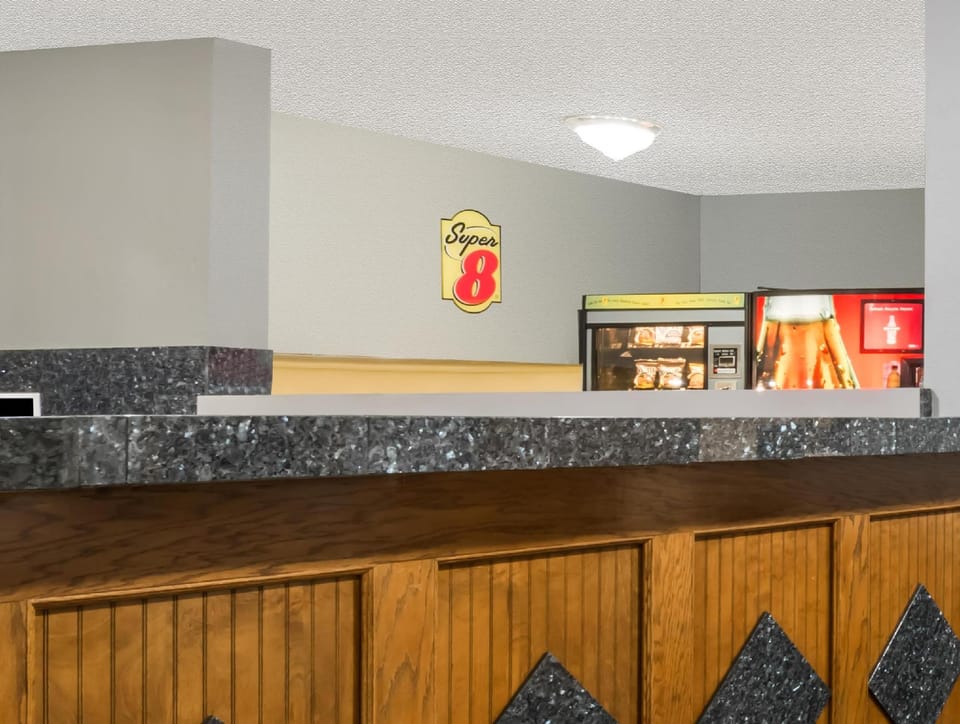 Super 8 By Wyndham Topeka/Wanamaker Rd/I-70 Hotel in Topeka
