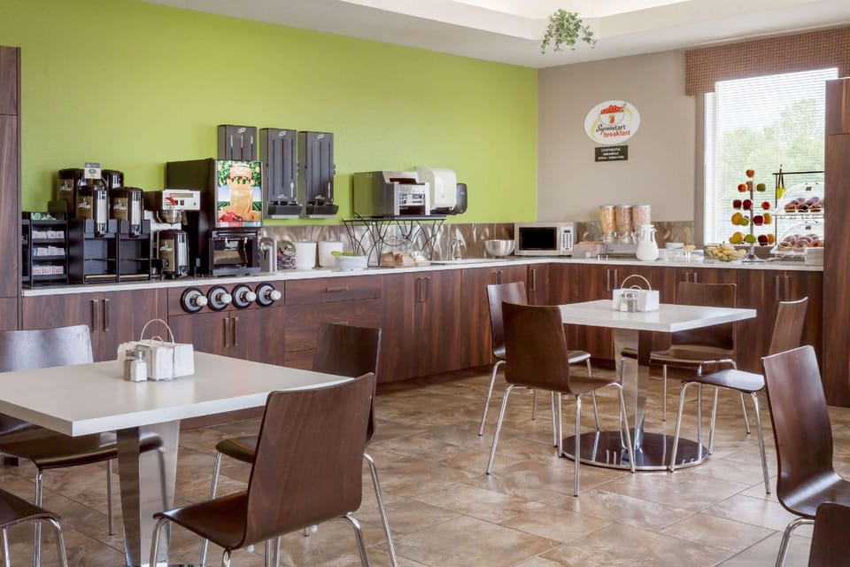 Super 8 By Wyndham Prince Albert Hotel in Prince Albert