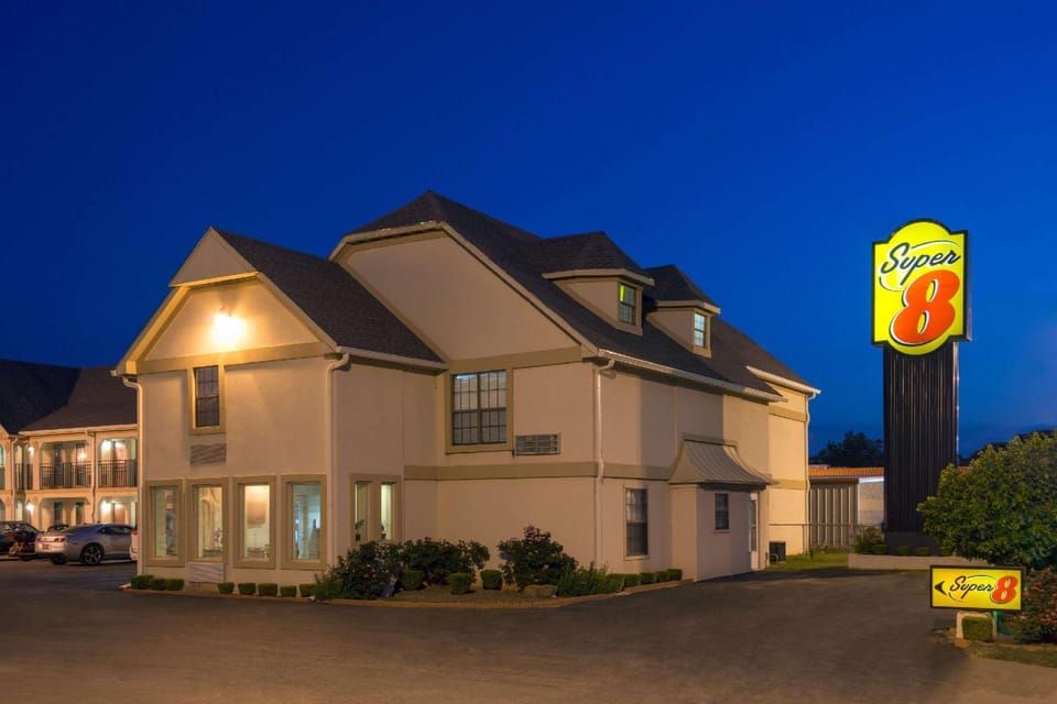 Super 8 By Wyndham Enid Hotel in Enid