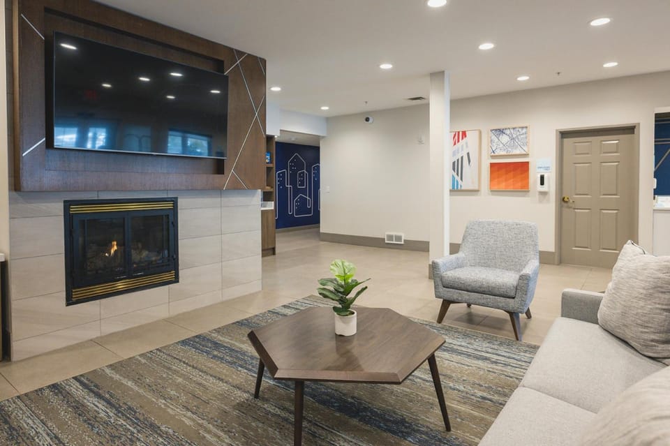 Holiday Inn Express & Suites Marquette By IHG Hotel in Marquette
