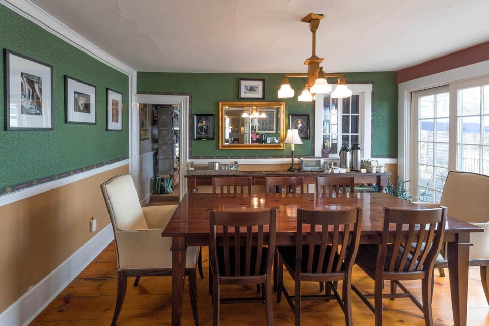 Snug Cottage Inn in Provincetown