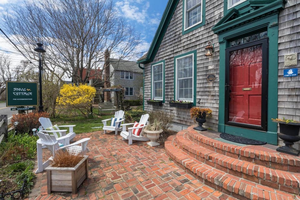 Snug Cottage Inn in Provincetown