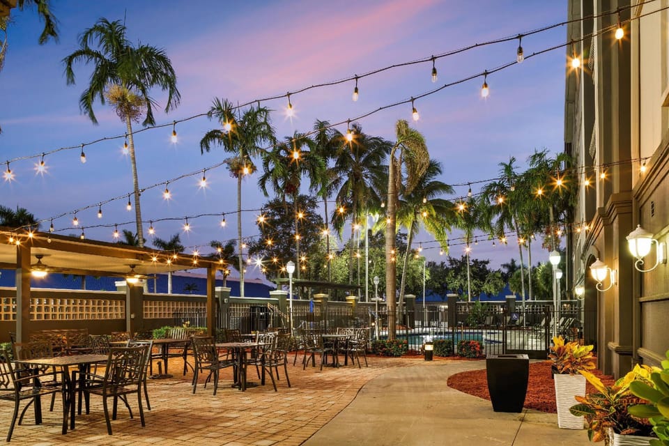La Quinta Inn & Suites by Wyndham Miami Airport West Hotel in Doral