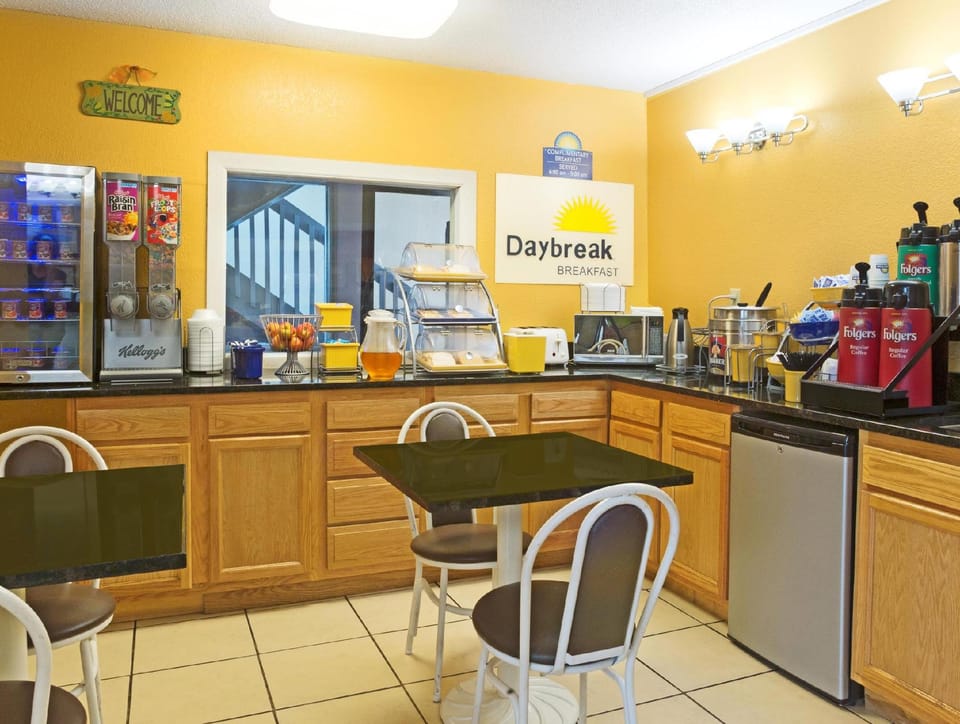 Days Inn by Wyndham Indianapolis East Post Road Hotel in Indianapolis