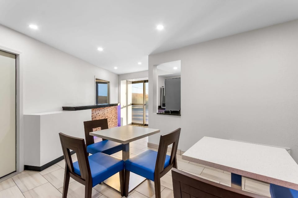 Days Inn by Wyndham Indianapolis East Post Road Hotel in Indianapolis